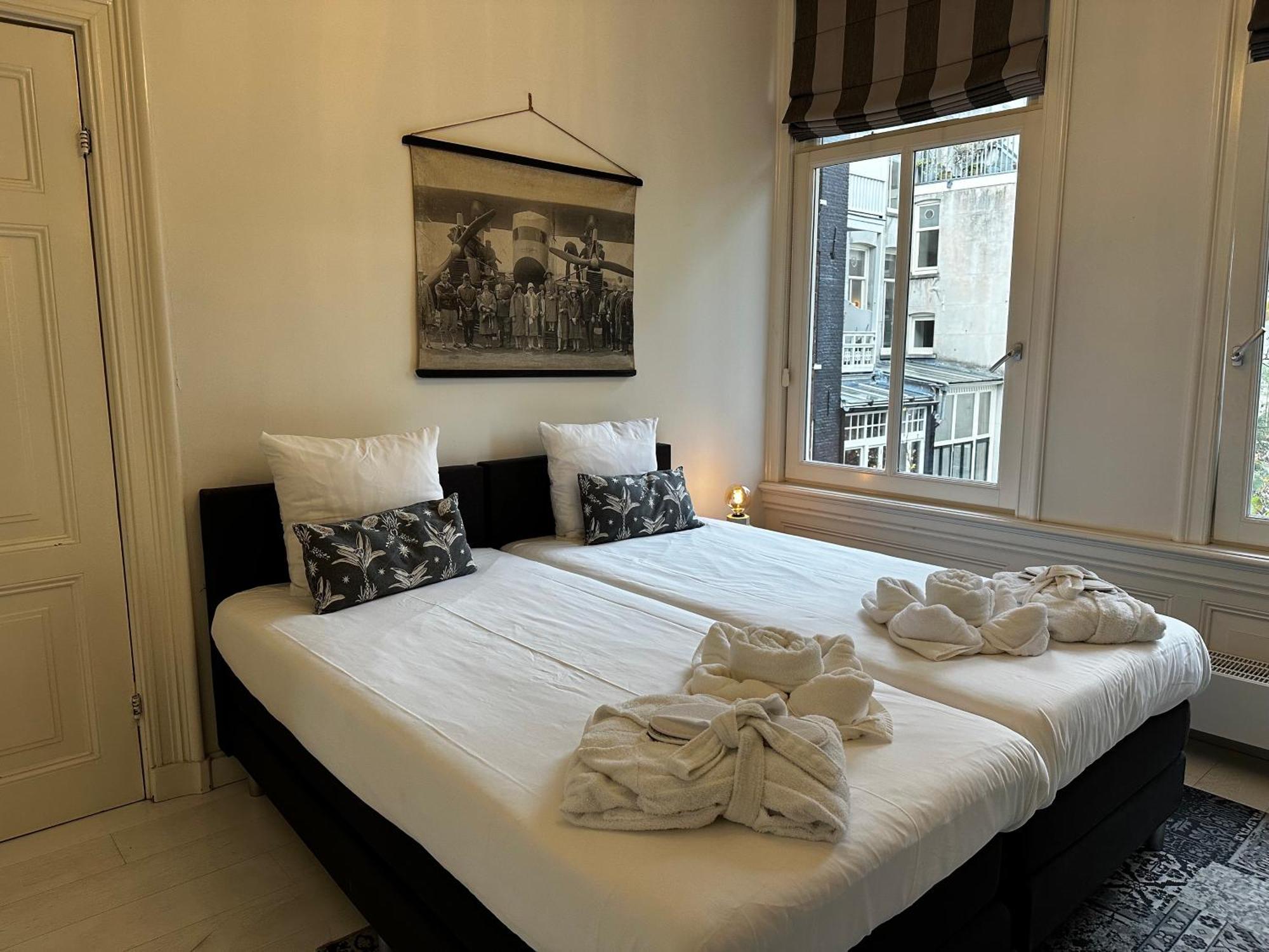 Nine-T-Teen Bed And Boutique Амстердам Екстериор снимка