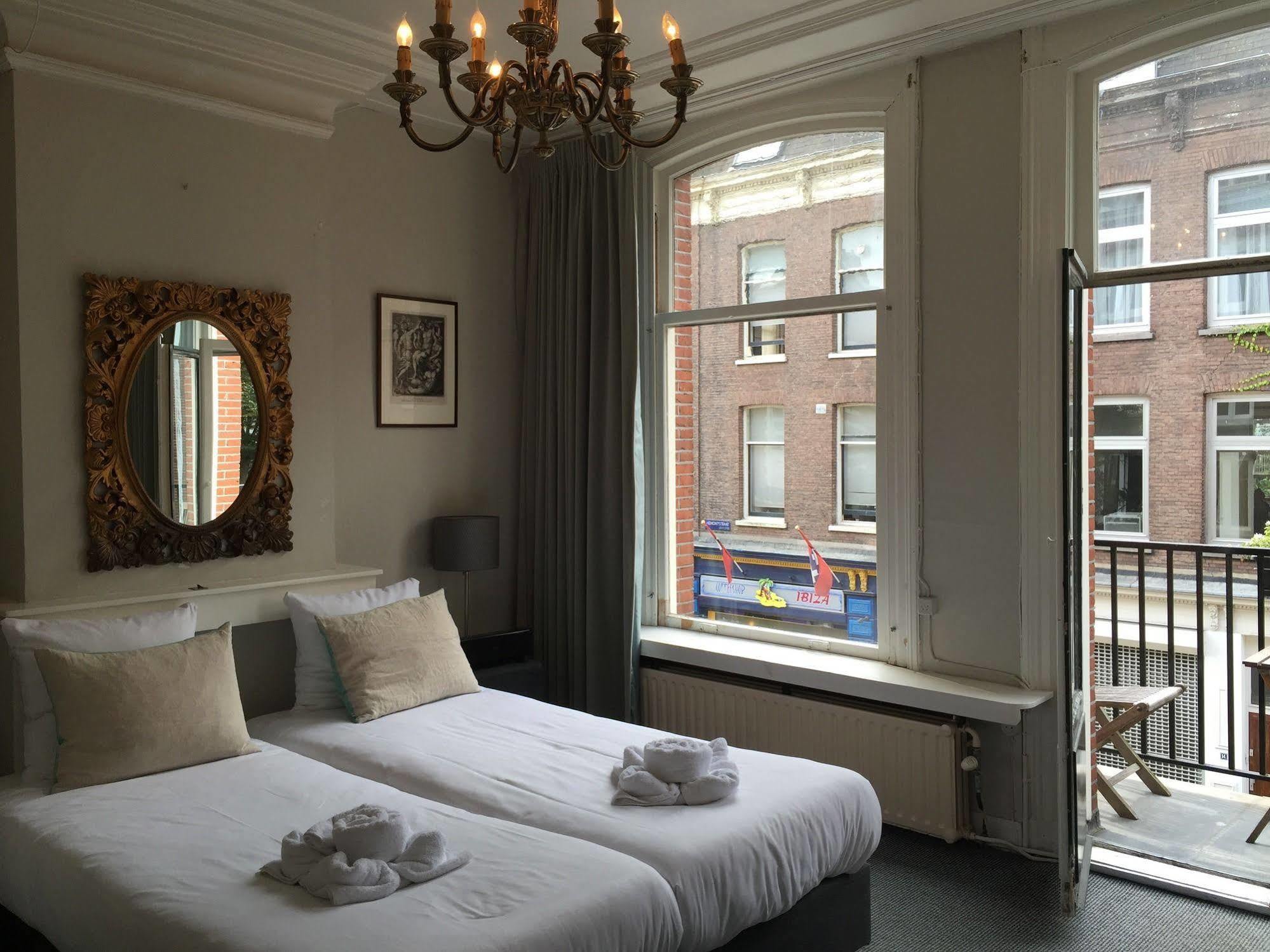 Nine-T-Teen Bed And Boutique Амстердам Екстериор снимка