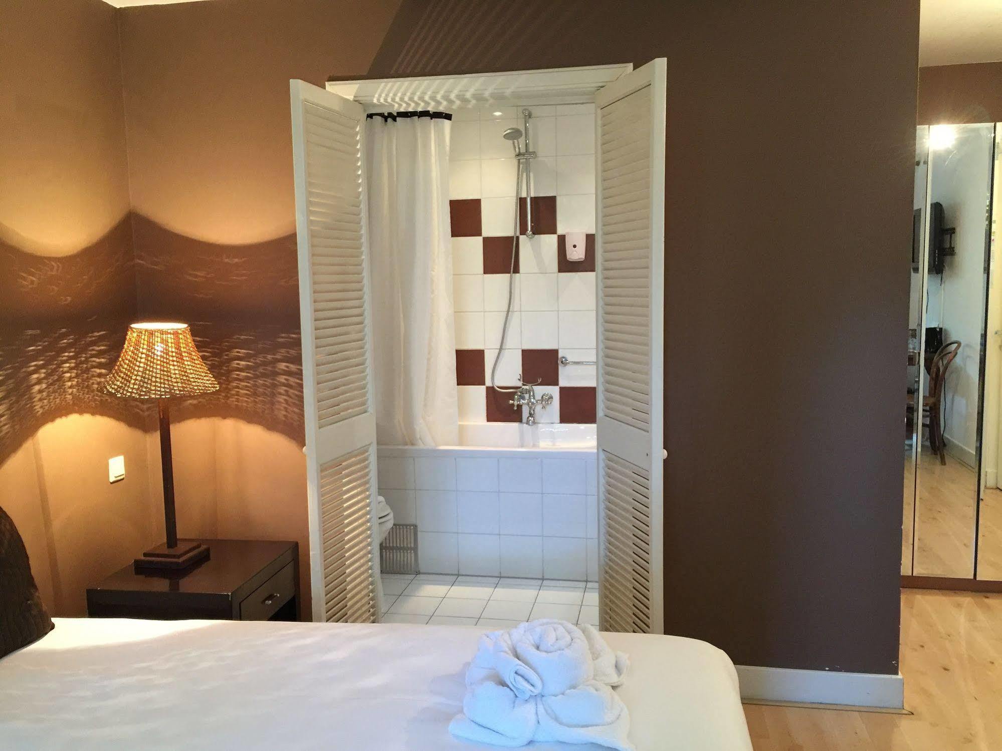 Nine-T-Teen Bed And Boutique Амстердам Екстериор снимка